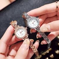 ราคา นาฬิกาข้อมือผู้หญิง สายเรืองแสงแบบหนังสีทอง หน้าปัดกลม สายรัดนิ้ว ดีไซน์เรียบง่าย สไตล์อินส์ แฟชั่น เรืองแสงเล็ก (43257519906)