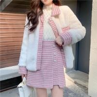 ราคา LD 1 พร้อมส่ง | เซตเสื้อกระโปรง น่ารักมาก เสื้อขนกระดุมมุก กระโปรงเข้าเซตลายชิโนริสีชมพูดิ้นเงิน ส่งทันทีจากไทย (22924857104)