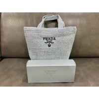 ราคา กระเป๋าถัก ยี่ห้อ PRADA จาก counter เครื่องสำอาง ของแท้จาก shop beauty กระเป๋าถือทรงสวยงาม สีฟ้า มือหนึ่งยังไม่ใช้งาน (56806247132)