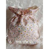 ราคา กระเป๋าผ้าหูรูดลายดอกไม้ขาวพื้นชมพู มีซับใน ใส่โทรศัพท์ได้ (27701702410)