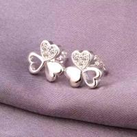 ราคา ต่างหูเงินแท้ ต่างหูลายใบโคลเวอร์ฝังเพชร (429385937)