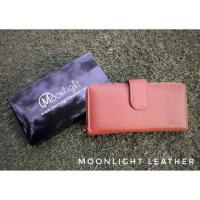 ราคา กระเป๋าสตางค์ผู้หญิงใบยาวสวย สีน้ำตาลอมส้ม เป็นหนังวัวแท้แสนนุ่ม ทนทาน โดนน้ำได้ไม่ลอกร่อน พร้อมกล่องแบรนด์แท้ Moonlight (6244963190)