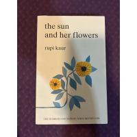 ราคา The sun and her flowers - rupi kaur (22546417695)