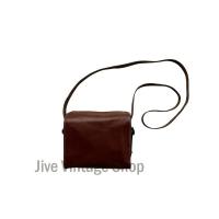 ราคา กระเป๋าหนังวินเทจทรงกล่อง crossbody ทรงเก๋ กระเป๋ากล้อง แบรนด์ GARIZ น่ารัก มือสอง สภาพดีจากตู้เกาหลี (26257304116)