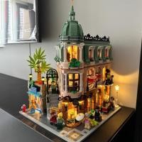 ราคา [คลังสินค้าพร้อม] City Series Street View Corner Boutique Hotel Building Blocks ประกอบของเล่น (48609375958)