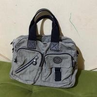 ราคา Preloved กระเป๋าถือ Kipling defea กระเป๋าสะพายข้าง สีเทา ยังดี (27937897662)