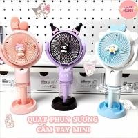 ราคา [ฟรี สติ๊กเกอร์] พัดลมไอน้ํามือถือมินิ ชาร์จพัดลมไอน้ําพร้อมที่วางโทรศัพท์สะดวก (40378346467)