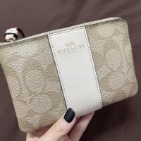ราคา [ส่งต่อ from USA] กระเป๋าคล้องมือ Coach สีครีม/ขาว ลายออริจินัล Coach - Small Wrislet (17975810016)