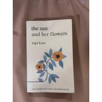 ราคา มือสอง The sun and her flowers by Rupi Kaur ภาษาอังกฤษ (22936928648)
