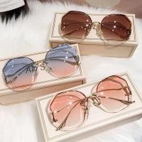 ราคา แฟชั่นชาไล่ระดับสีแว่นตากันแดดผู้หญิงมหาสมุทรน้ําตัดเลนส์ขอบโลหะโค้งวัดดวงอาทิตย์แว่นตาหญิง ยูวี400 (52108693792)