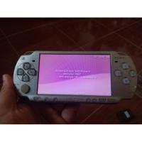 ราคา psp 2000 มือ2 ฝาปิดแบตใหม่ แถมเคสใส ฟิลม์ เมม64 แบต สายชาร์จ แบต ครบ เครื่องไม่ได้แปลงและไม่มีเกม (50706986620)