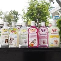 ราคา Silky Care ซิลกี้ แคร์ แชมพูสูตรสำหรับลูกสุนัข สุนัขทุกสายพันธ์ุ และชมพูลูกแมว และแมวทุกสายพันธุ์ขนาด 400 ml (16806350523)