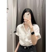 ราคา [MUA] เสื้อเชิ้ตแขนสั้นสีขาวขายร้อนเสื้อลําลองทุกการแข่งขันเสื้อครึ่งแขนหลวม (54708963174)