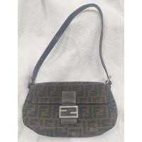 ราคา FENDI Zucca Baguette Shoulder Bag ของแท้ (มือสอง) 10x5" (47507328595)