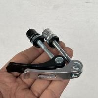ราคา QR SADDLE ALLOY SILVER BLACK CHROME SADDLE BOLT 3 ที่นั่ง 5 ซม. (42455788260)