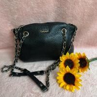 ราคา DKNY แม้ ฐาน9.5" หนา 3.5" สูง6" สะพายข้างได้ คลอสบอดี้ได้ หนังแท้ สภาพดีมาก ขนาดกำลังพอดีไม่ใหญ่หรือเล็กเกินไป (25665103531)