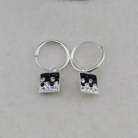 ราคา [พร้อมส่ง] Square crystal hoop earrings ต่างหูคริสตัลทรงเหลี่ยม เงินแท้925 ไม่ชุบเงิน ใส่แล้วไม่แพ้ SILVER THAI (13082803819)