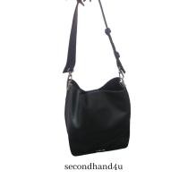 ราคา กระเป๋า Charles & Keith รุ่น STUD DETAIL HOBO BAG ของแท้ (มือสอง) (15638601189)