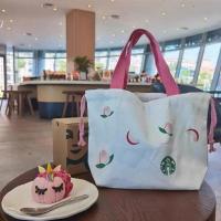 ราคา กระเป๋าสตาร์บัค กระเป๋าถือสตาร์บัค มีเชือกรูด ขนาด 33x25cm ฐานกว้าง 7cm ผ้าแคนวาส ใบเล็กน่ารัก กระเป๋าผ้าสตาร์บัค starbu (19276785460)