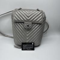 ราคา BU220101771] Chanel / Chevron Backpack Metallic Lambskin RHW (11186077361)