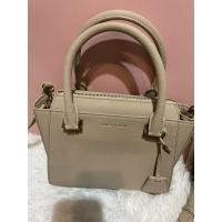 ราคา Charles & Keith Small City Bag สี Ivory (มือสอง สภาพดี) (28271617610)
