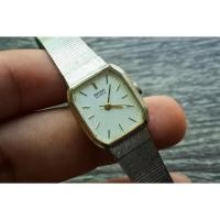 ราคา นาฬิกา Vintage มือสองญี่ปุ่น SEIKO ชุบทอง ระบบ Quartz ผู้หญิง ทรงสี่เหลี่ยม กรอบเงิน หน้าเงิน หน้าปัด 18mm (19204901083)