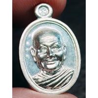 ราคา เหรียญเม็ดแตง โภคทรัพย์ หลังราชสีห์ เนื้อเงิน ปี2554 หลวงพ่อจรัญ วัดอัมพวัน (45156070447)