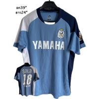 ราคา ก41 มือสอง ชุดยูนิฟอร์มจำลองของจูบิโล อิวาตะ YAMAHA FC นี่คือเสื้อแข่ง MAE DA หมายเลข 18 อดีตนักเตะทีมชาติญี่ปุ่น (26840197763)