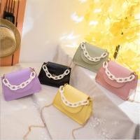 ราคา กระเป๋าสะพายข้างหนัง ประดับโซ่สีขาว หนังเงามีหลากหลายสี น่ารักๆ กระเป๋าแฟชั่นรุ่นใหม่ (5471691373)