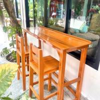 ราคา ชุดโต๊ะบาร์ไม้สักและเก้าอี้ ขนาดบาร์ยาว140*40สูง100เซน ขนาดเก้าอี้ 35*35สูง70 เซน สีสัก (25133216585)