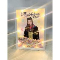 ราคา กรอบรูปของขวัญรับปริญญา กรอบไฟ+รูปวาดเหมือน (17656097533)