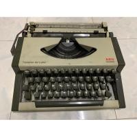 ราคา เครื่องพิมพ์ดีดภาษาไทย Olympia Traveller de luxe AEG (29054349332)