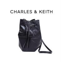 ราคา CHARLES & KEITH Geometric Drawstring Bucket Bag (44367207839)