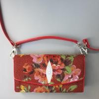 ราคา กระเป๋าสะพายหนังปลากระเบนแท้ลายดอกไม้ (24972602794)