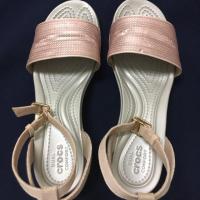ราคา Crocs ส้นเตารีด สีชมพู รุ่นมีสายรัดข้อเท้า แท้ (เบอร์ w7/38) (3101647561)