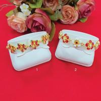ราคา สร้อยข้อมือทองลายผ่าหวายมนห้อยดอกไม้ลงยา ความยาว 6.5 นิ้ว ใส่แทนของจริงได้ ใส่อาบน้ำได้ ทองปลอม ทองชุบ ทองไมครอน (15126656744)