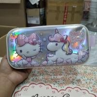 ราคา กล่องดินสอแบรนด์ Cerda รุ่น Hello Kitty triple pencil case เป็นกล่องดินสอ 3 ช่องใส่ของได้เยอะดีไซน์น่ารัก (45009081677)