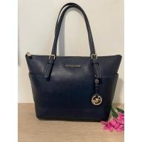 ราคา Michael kors แท้ ทรงช้อปปิ้ง ฐาน 12 นิ้ว หนังซาเฟียโน่ ทน ทรงสวยสภาพดี ขอบมุมดี มีร่องรอยการใช้งานทั่วไป (28552504655)