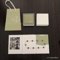 ราคา สร้อยคDodไม้ Malachite จาก Van Cleef & Arpels (49707988572)