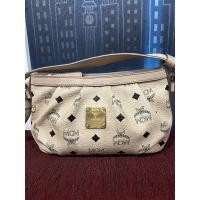 ราคา พอช mcm ขนาด กว้าง 9 นิ้ว สูง 5 นิ้ว มือสอง หน้าเพลทยังไม่ได้แกะพลาสติก ราคา 3,999 บาท made in korea (16963860634)