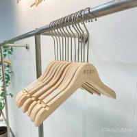 ราคา ไม้แขวนเสื้อเด็ก ร้านขายเสื้อผ้าทุ่มเทขนาดเล็กขนาดกลางเด็กร้านขายเสื้อผ้าไม้เนื้อแข็งกันลื่นไม้ไม้ไม้ไม้แขวนเสื้อผ้าสนับสนุน (57458700027)