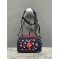 ราคา AEIOU No.370 กระเป๋ายีนส์ สะพายข้าง Girlish รุ่น ปักดอกไม้ (กว้าง9.5นิ้ว สูง6นิ้ว) (49956115324)