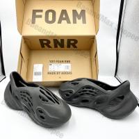 ราคา [ผ่อน0%] [มือสอง] [Size 8UK] [ของแท้] [ป้ายไทย] รองเท้า Adidas Yeezy Foam Runner RNR สี (Onyx Black) (21031919734)