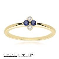 ราคา Gemondo แหวนทองคำ 9K ประดับไพลิน (Blue Sapphire) และเพชร (Diamond) ดีไซน์ทรงข้าวหลามตัด (49408260787)