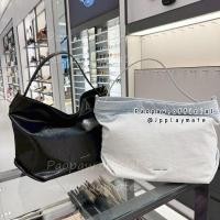 ราคา กระเป๋าสะพายข้าง Charles & keith รุ่น Sianna Slouchy Hobo Bag : CK2-40151467 แท้จากชอป 100% (26428668881)