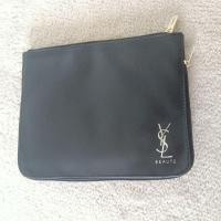ราคา กระเป๋าเครื่องสำอาง YSL สีดำ (40762161267)