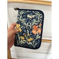 ราคา *ทำจากผ้าฝ้าย* V&A Museum ลาย William Morris Collection กระเป๋าใส่พาสปอร์ต สมุดบัญชี (55955551171)