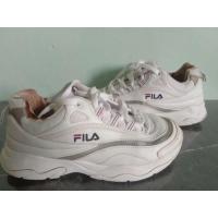 ราคา รองเท้า fila แบรนด์แท้มือสอง (ตำหนิมีรอยเปื้อนนิดหน่อยขอคนไม่ซีเรียส) (8934304788)