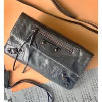 ราคา ❌SOLD❌ Use like new ✨ Balenciaga clutch with strap 2016 สี Gris fossile (14217673558)