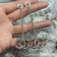 ราคา ต่างหูทรงสี่เหลี่ยมพู่เพชรสไตล์ชาแนล สำหรับผู้หญิง (53209299086)